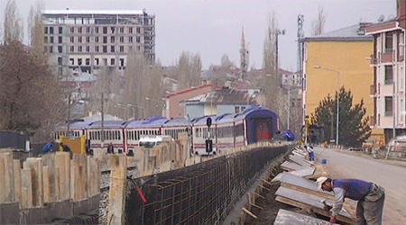 Kars'ta Demiryoluna Güvenlik Duvarı