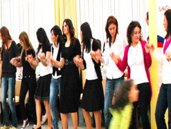 Hemşireler eğlenerek stres attı