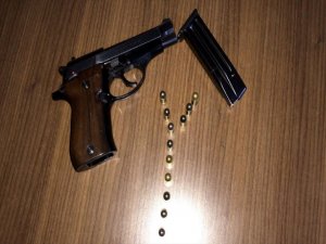 Bitlis'te otomobilde ruhsatsız tabanca ve fişek bulundu