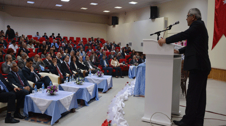 'Türk-Ermeni İlişkileri Kan Davası Görünümünde'