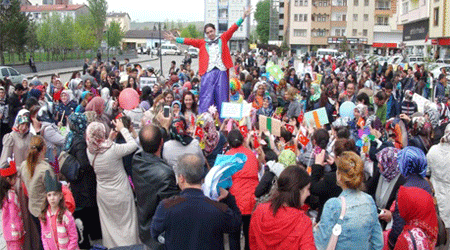 Çocuk Şenliği ve Festivali Kars'ta start aldı