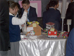KARS’TA İLKÖĞRETİM OKULU ÖĞRENCİLERİNDEN TEKNO-TASARIM SERGİSİ