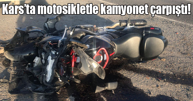 Kars’ta motosikletle kamyonet çarpıştı!