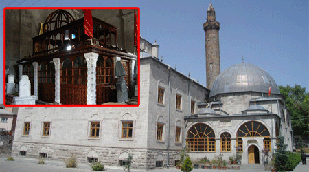 Harakani türbesi ziyaretçi akınına uğruyor