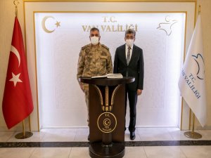 Jandarma Genel Komutan Yardımcısı Korgeneral Çardakçı'dan Van Valisi Bilmez'e ziyaret