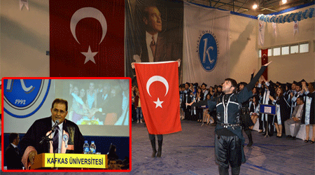 Fen-Edebiyat Fakültesinde mezuniyet coşkusu