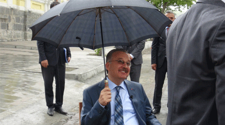 Canlı yayını yağmur bile durduramadı!