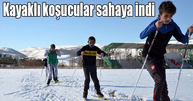 Kars'ta kar yağışını fırsat bilen kayaklı koşucular antrenman için sahaya indi