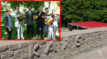 Kars'ta Aşıklar parklarda...
