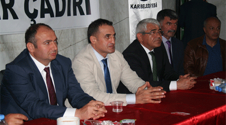 Kaya, Kars'ta iftar yemeğine katıldı