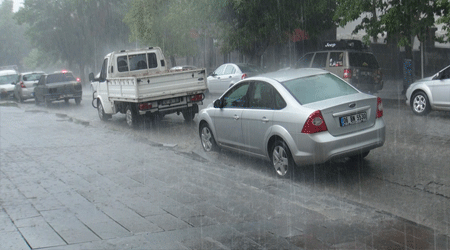 Kars’ta rüzgar ve yağmur