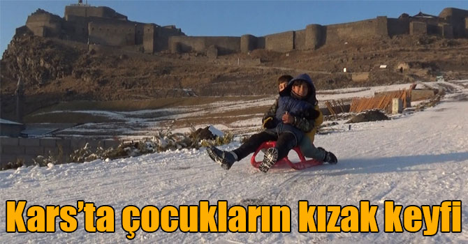 Kars’ta çocukların kızak keyfi