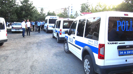 Adliye önünde kavga