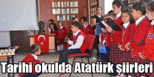 Tarihi okulda Atatürk şiirleri