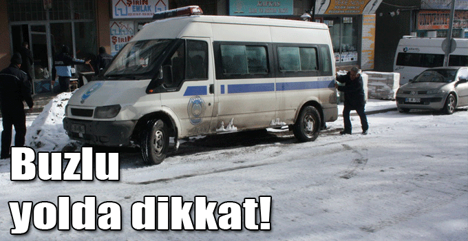 Buzlu yolda dikkat!