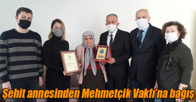 Şehit annesinden Mehmetçik Vakfı’na bağış