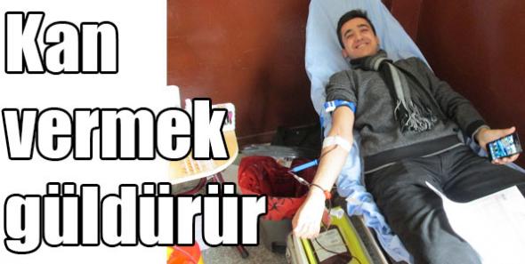 Öğrenciler Kan Vermek İçin Sıraya Girdiler