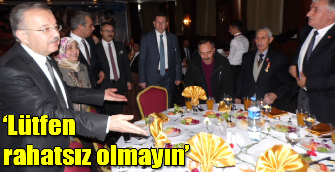 Özdemir Tek Tek Masaları Dolaştı!
