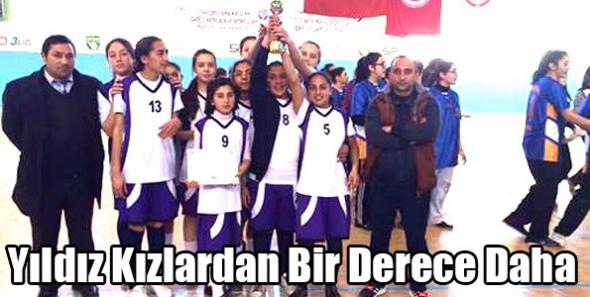 Yıldız Kızlardan Bir Derece Daha