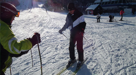 Kars Valisi Sarıkamış’ta Kayak Öğreniyor!