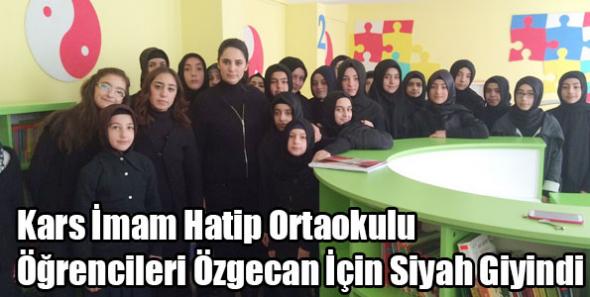 Kars İmam Hatip Ortaokulu Öğrencileri Özgecan İçin Siyah Giyindi