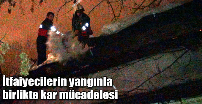İtfaiyecilerin yangınla birlikte kar mücadelesi