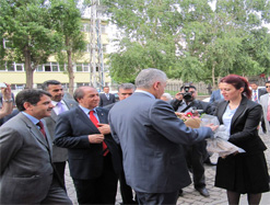 BAKAN YILDIRIM CUMA NAMAZINI EVLİYA CAMİİ'NDE KILDI