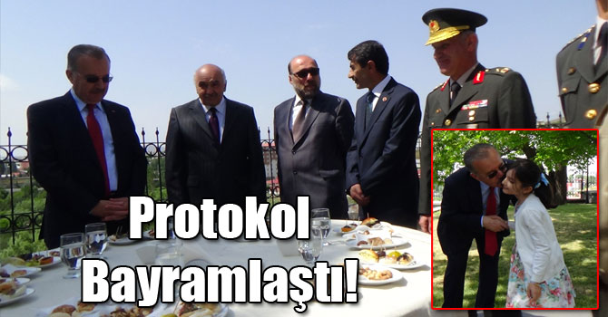 Kars'ta Protokol Bayramlaştı!