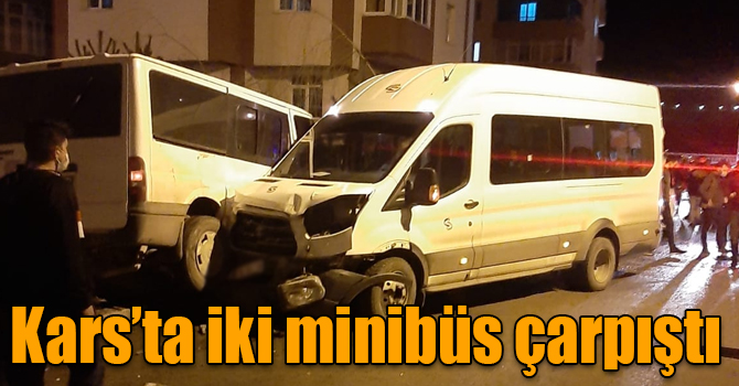 Kars’ta iki minibüs çarpıştı