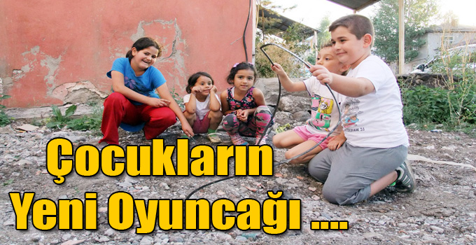 Çocukların Yeni Oyuncağı Telekom'un Kablosu!