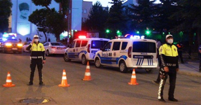 Kars’ta şüpheli çanta polisi alarma geçirdi