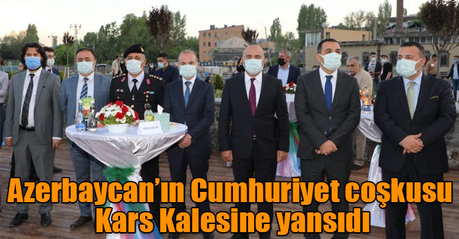 Azerbaycan’ın Cumhuriyet coşkusu Kars Kalesine yansıdı