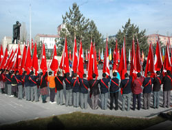 24 Kasım Öğretmenler Günü törenle kutlandı