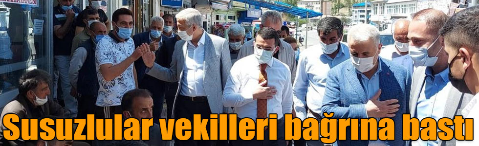 Susuzlular AK Parti milletvekillerini bağrına bastı