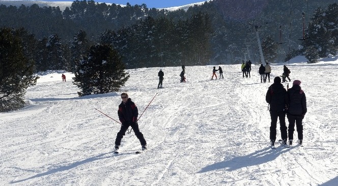 Yalnızçam Kayak Merkezi'nde Kayak Sezonu Açıldı