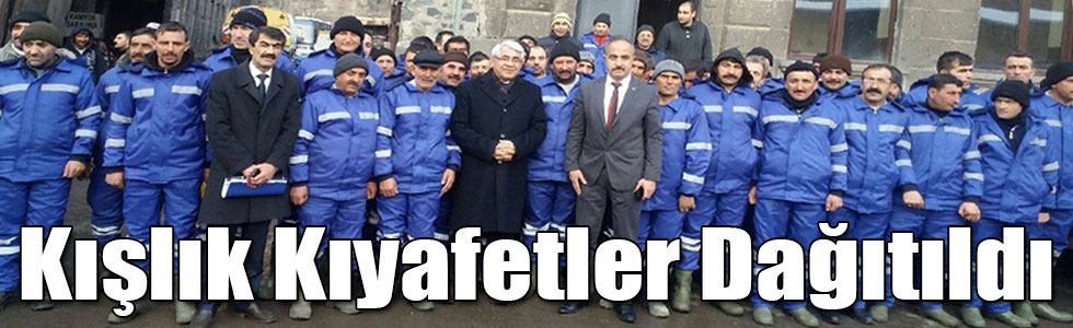Temizlik İşçileri Yeni Kıyafetleriyle Mesaide