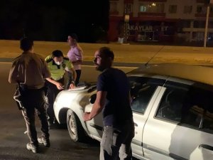 Köpeğe çarpmamak için manevra yapıca kaldırıma çarptı: 4 yaralı