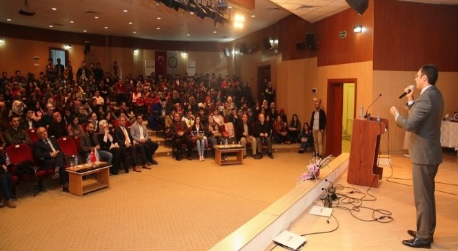 Iğdır'da “Üniversitemizde Bedenimiz Konusuyor” Konferansı