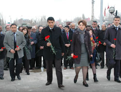 Haydar Aliyev ölümünün 7’nci yılında Kars’ta anılıyor