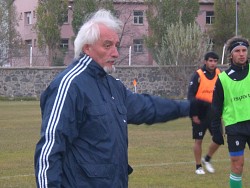 kars spor da deprem,Hoca; Futbolcular bizi sattı.