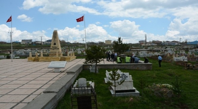 Şehitlik Anıtına 400 Fidan Dikimi Yapıldı
