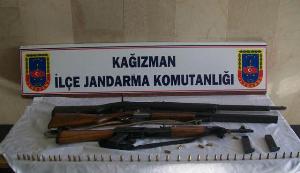 Kars,Kağızmanda cephanelik gibi ev!