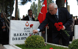 kars,Bayram'da Şehitlikler Doldu Taştı.