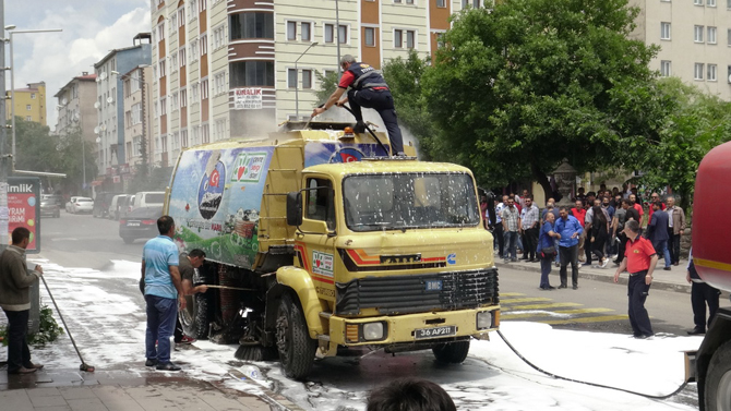 Kars'ta Temizlik Aracı Alev Aldı
