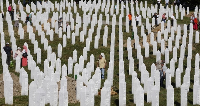 Tam 21 Yıl Oldu: 8372 Kişi Katledilmişti !