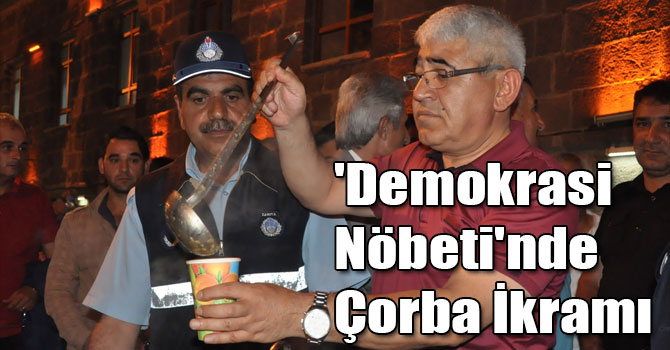 Kars Belediyesi’nden 'Demokrasi Nöbeti'nde Çorba İkramı