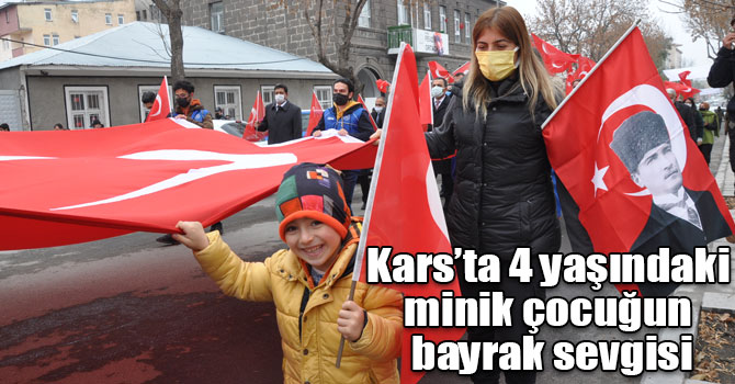 Kars’ta 4 yaşındaki minik çocuğun bayrak sevgisi