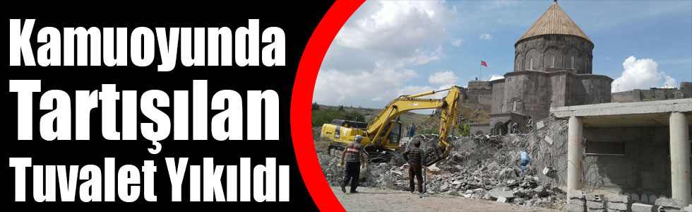 Kamuoyunda Tartışılan Tuvalet Yıkıldı