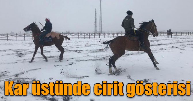 Kars'ta kar üstünde cirit gösterisi