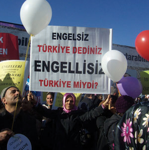 Kars,Engelliler kendi günlerini protesto ettiler